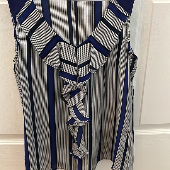 Sleeveless silk blouse - Picture 2 of 5